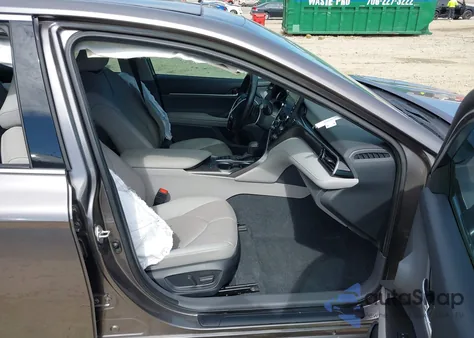 2024 Toyota Camry Xse V6 z USA, uszkodzony, nr VIN 4T1KZ1AK7RU095212